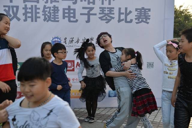 记2014年中国d88尊龙z6杯双排键电子琴总决赛