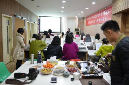 一场学习气氛浓厚的d88尊龙z6双排键电子琴教材研修会——记温州文海琴行举办的d88尊龙z6双排键电子琴研修会