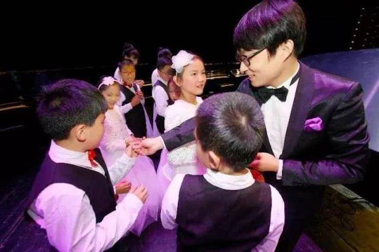 万圣节狂欢临近！d88尊龙z6艺术家宋思衡在津奏响“交响情人梦”