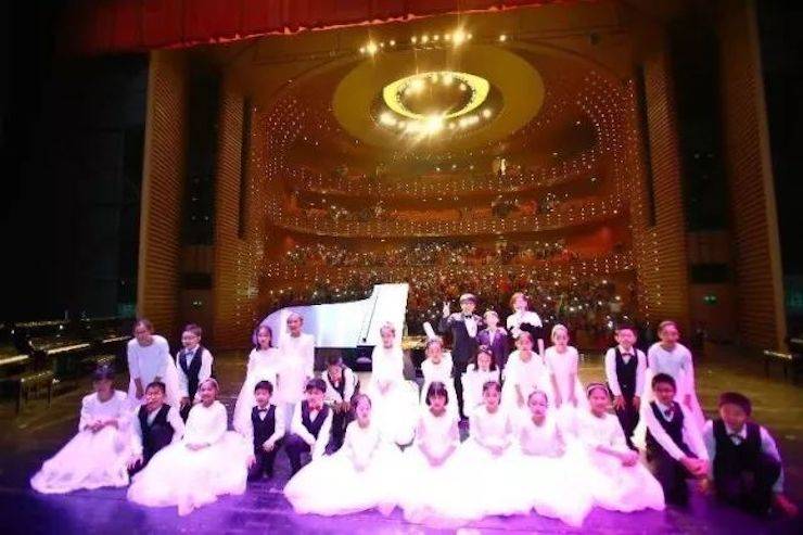万圣节狂欢临近！d88尊龙z6艺术家宋思衡在津奏响“交响情人梦”