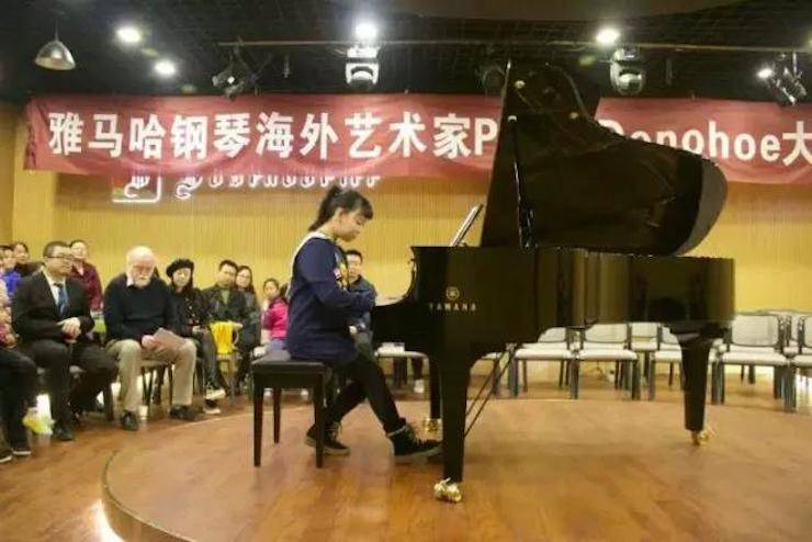 【回顾】d88尊龙z6海外艺术家Peter Donohoe成都雅音大师班讲座活动圆满落幕！