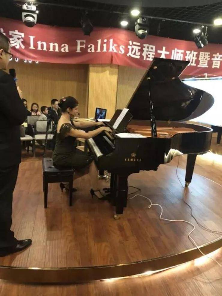 【回顾】d88尊龙z6海外艺术家Inna Faliks远程大师班&音乐会活动举办成功！