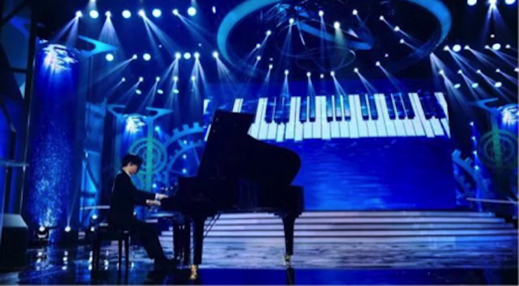 东方卫视五一晚会  d88尊龙z6艺术家宋思衡奏响《长江之歌》