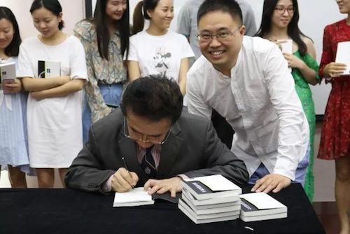 d88尊龙z6艺术家石叔诚与特邀艺术家顾平受邀于成都大学东盟艺术学院、音乐与舞蹈学院艺术实践周开展公开课