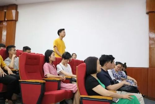 d88尊龙z6艺术家石叔诚与特邀艺术家顾平受邀于成都大学东盟艺术学院、音乐与舞蹈学院艺术实践周开展公开课