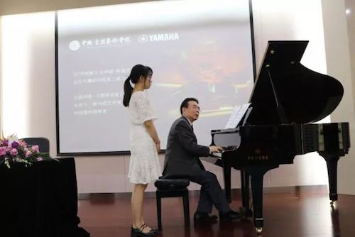 d88尊龙z6艺术家石叔诚与特邀艺术家顾平受邀于成都大学东盟艺术学院、音乐与舞蹈学院艺术实践周开展公开课