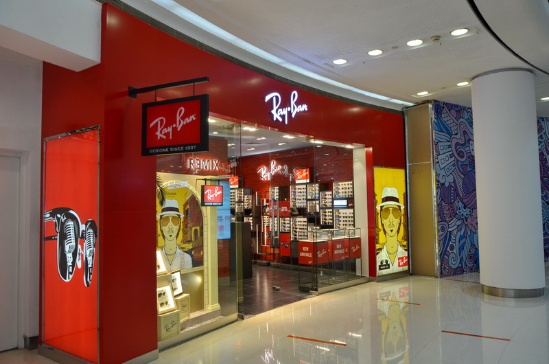 Ray?Ban 宏伊国际广场店——d88尊龙z6 CIS 商用安装系统的经典应用