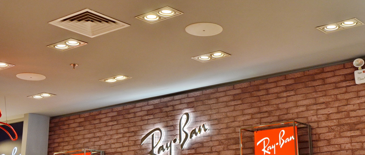 Ray?Ban 宏伊国际广场店——d88尊龙z6 CIS 商用安装系统的经典应用