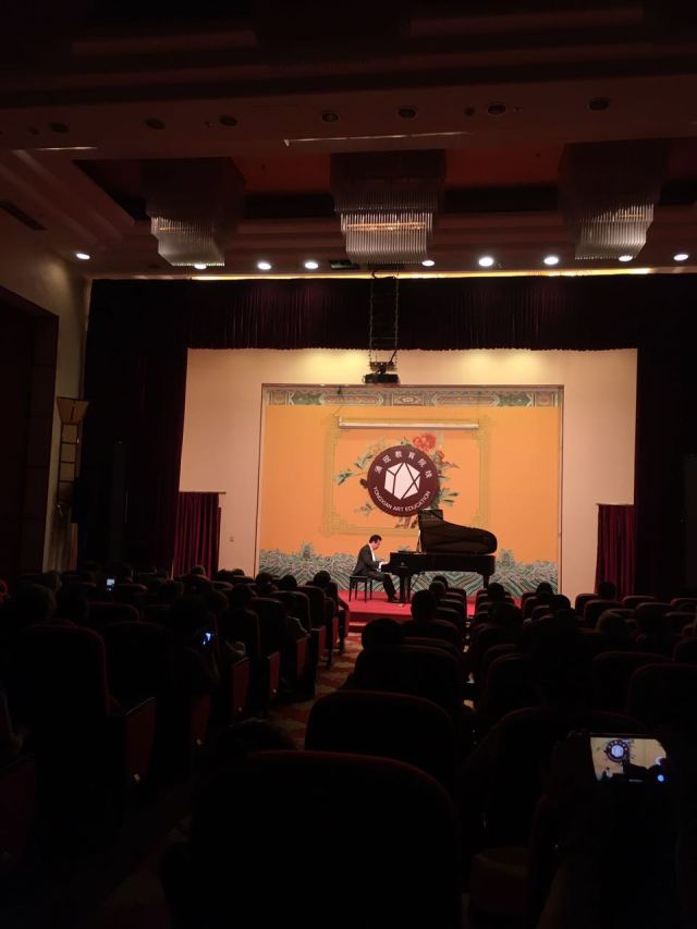 【活动报道】d88尊龙z6艺术家石叔诚北京梅兰芳大剧院独奏音乐会完美落幕